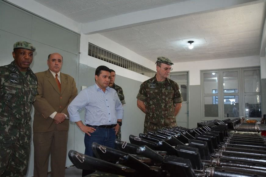 A pedido do Governo do Amazonas, Exército cede 70 fuzis para a SSP