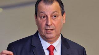 Chamado de analfabeto, Omar Aziz não  consegue conter ataques à ZFM