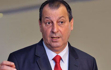 Chamado de analfabeto, Omar Aziz não  consegue conter ataques à ZFM