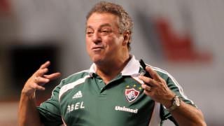 Abel descarta trocar Fluminense pelo Atlético-MG e reclama de vaias após empate