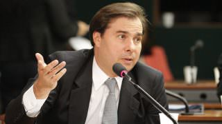 Rodrigo Maia marca para 2 de agosto votação da denúncia contra Temer no plenário