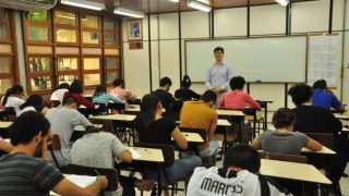 Ufam lança concurso para professores com salário de até R$ 9 mil