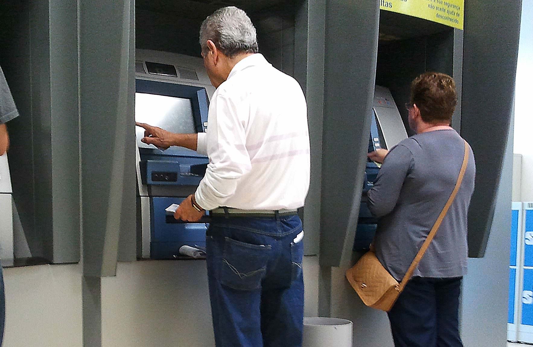 Governo libera saque do PIS/Pasep para idosos