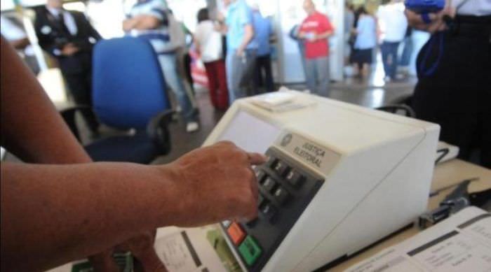 Justiça Eleitoral tem até hoje para analisar registros dos candidatos