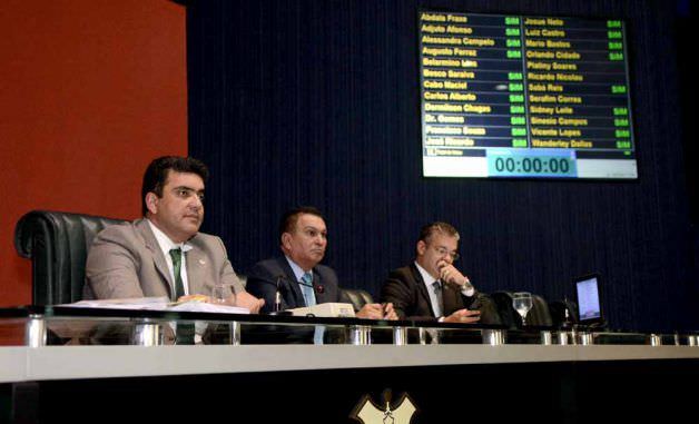 Mesa Diretora da Aleam passará de oito para dez membros, no próximo ano