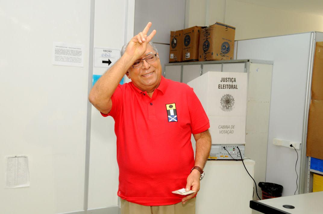 Certo da vitória, Amazonino diz que vai ‘reconstruir o Estado’
