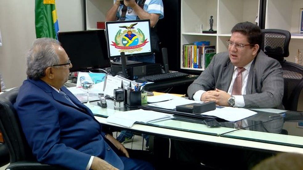 Atendendo a Amazonino, TCE suspende operações financeiras do Governo do Estado