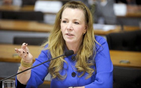 STF manda investigar Vanessa Grazziotin por uso de ‘Caixa 2’