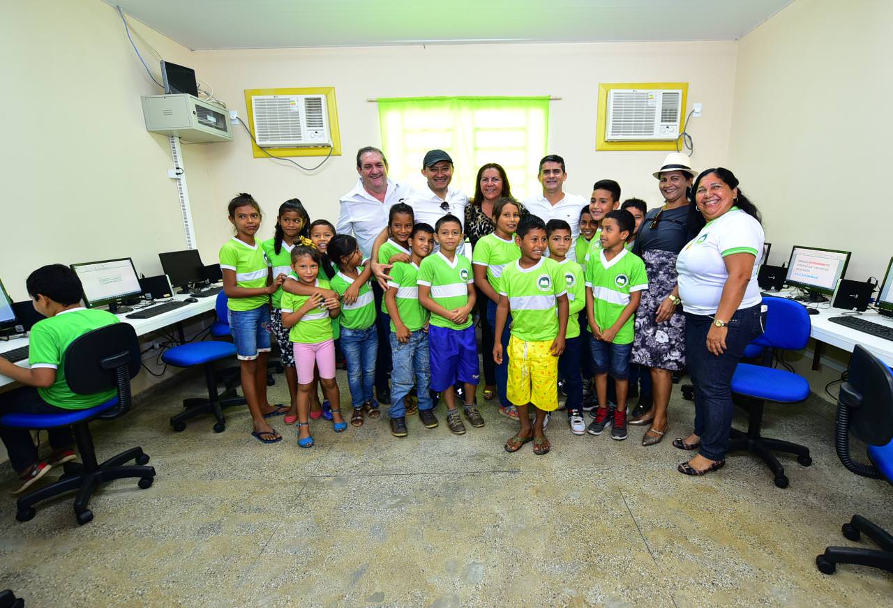 Com investimento de R$ 5,5 milhões, Governador David Almeida reinaugura três escolas em Borba