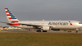 Fogo em turbina faz voo da American Airlines retornar ao Rio