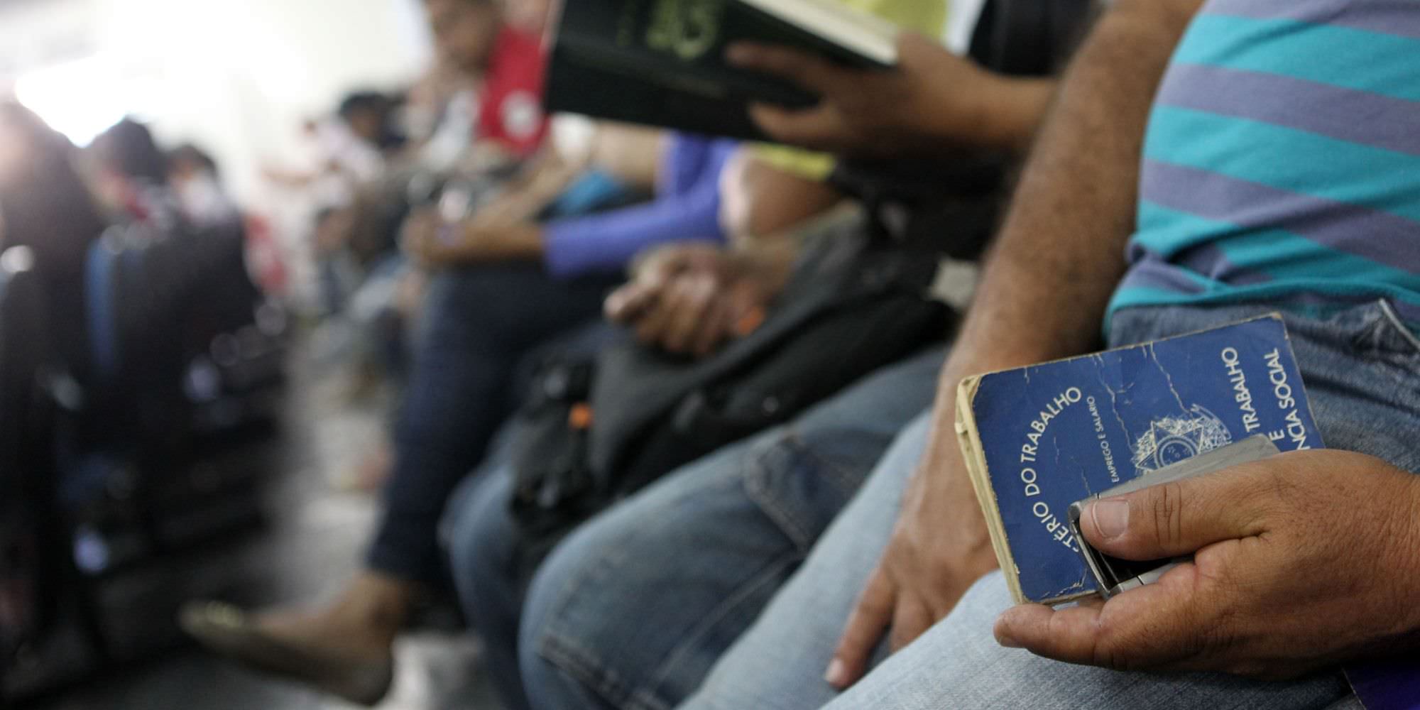 Desemprego volta a cair e vai a 12,8%, influenciado pela informalidade