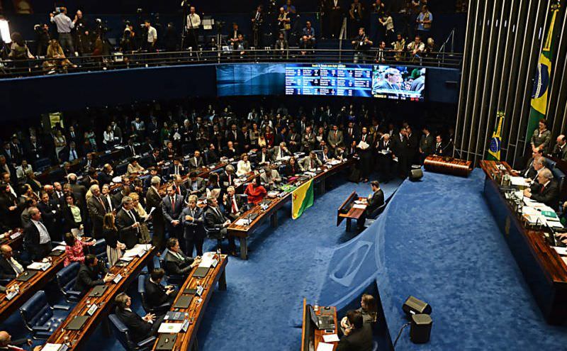 Câmara paga mais de R$ 400 mil para abonar faltas de deputados em sessões de votação