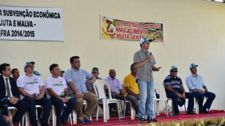 Governador David Almeida libera subvenção da safra 2014/2015 de juta e malva