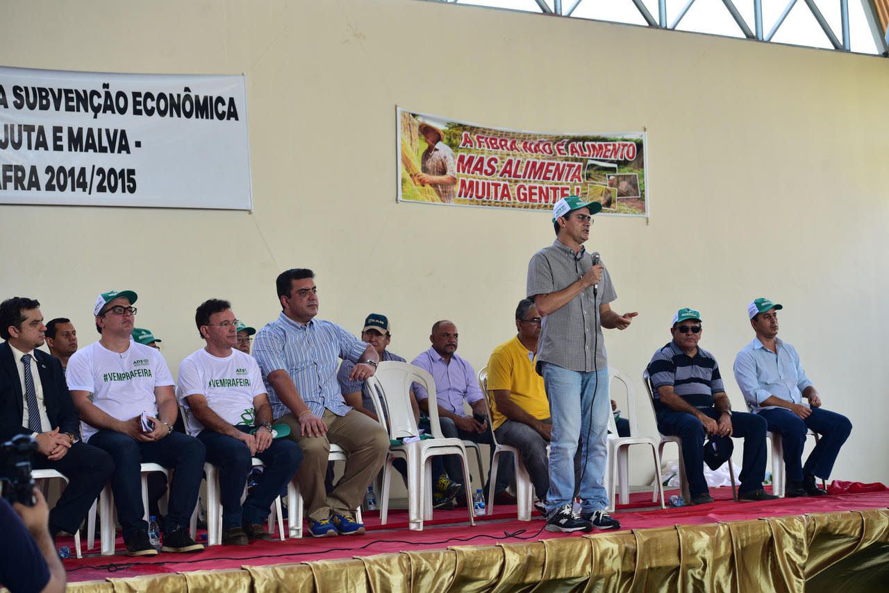 Governador David Almeida libera subvenção da safra 2014/2015 de juta e malva