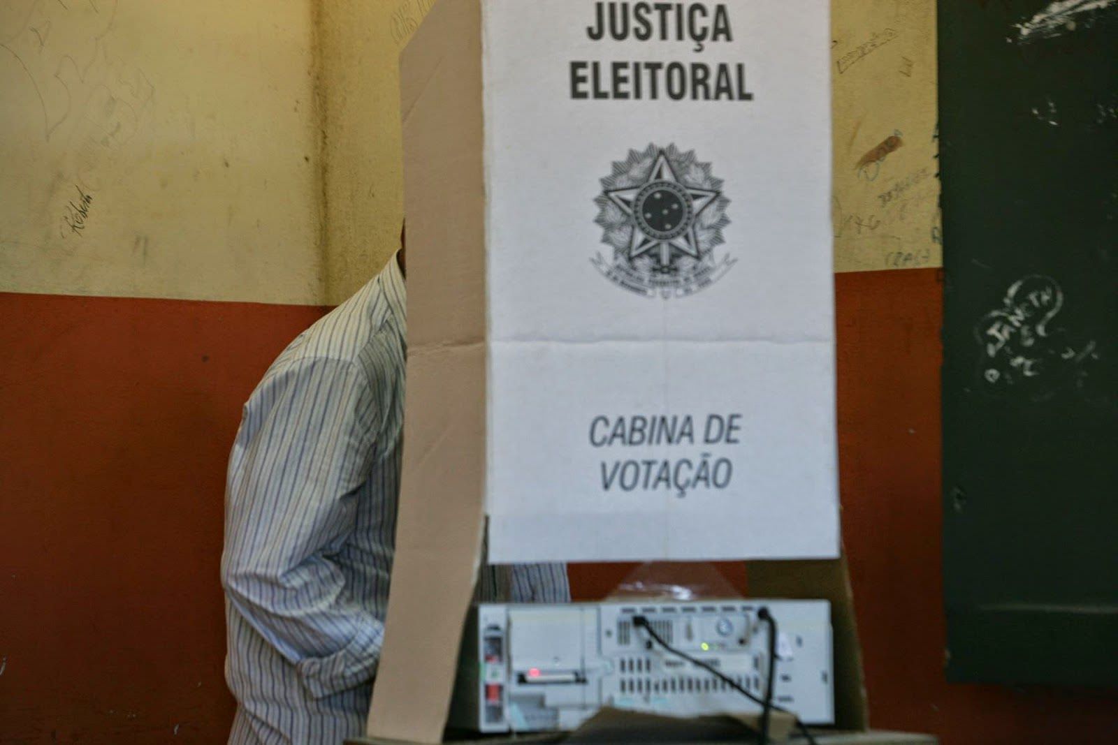 Prefeito de Manaus tenta intervir na eleição suplementar