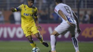 Flamengo sofre 'apagão' e leva virada do Santos no Pacaembu