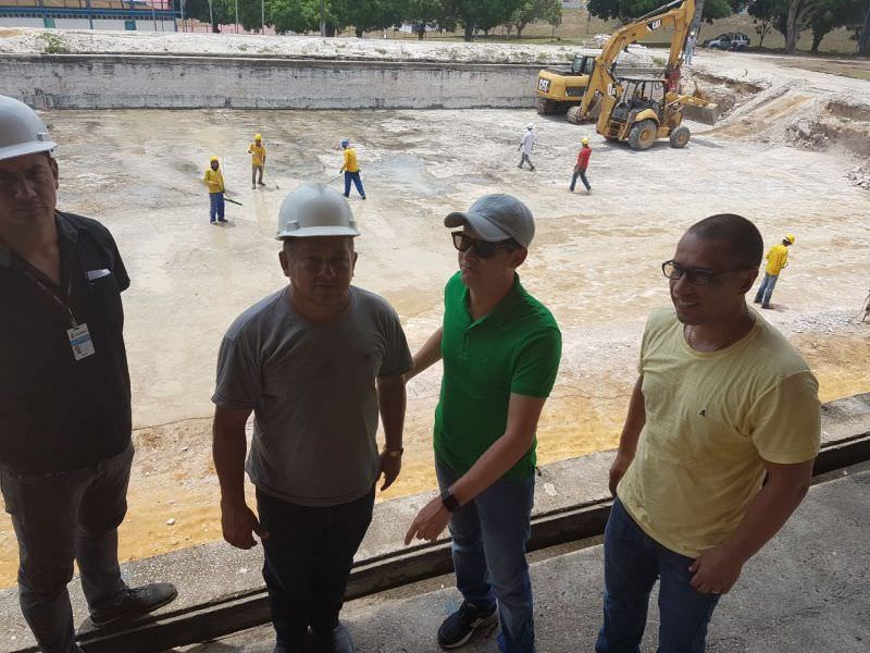 Governador David Almeida visita andamento de obras na capital no final do mandato