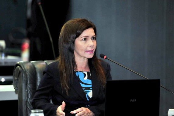 Conceição Sampaio votou a favor da PEC que muda regras das coligações e de acesso ao Fundo Partidário