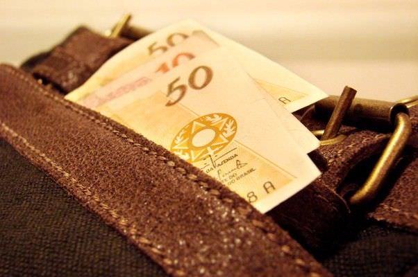 Governo reduz projeção para salário mínimo em 2018