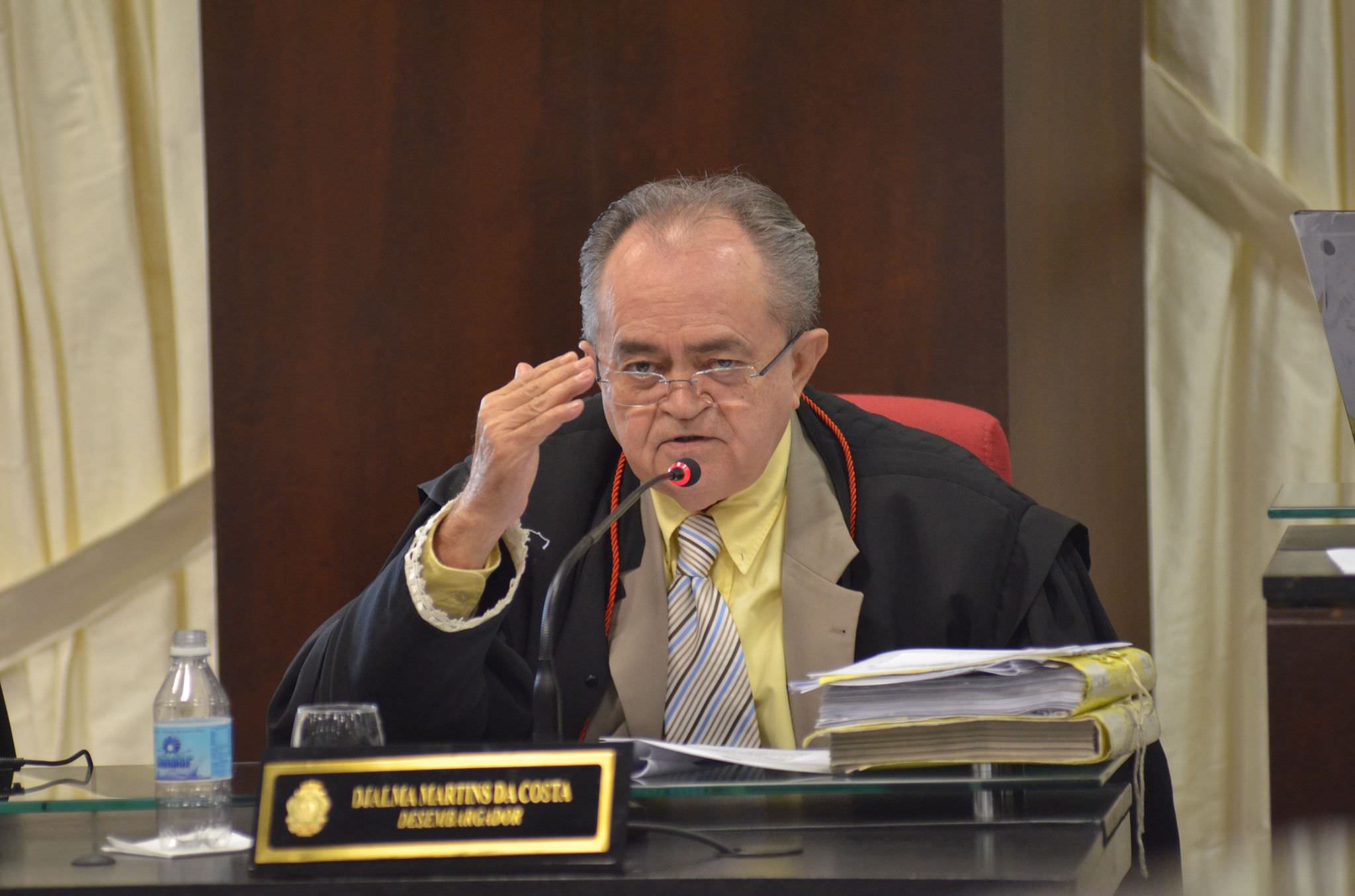Vereador entra na Justiça para pedir posse de Amazonino  e desembargador requer informações