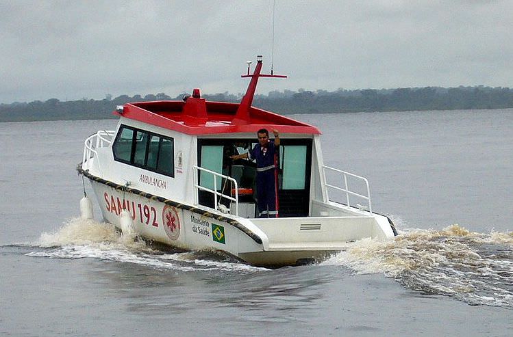 Lancha com comitiva de candidato a prefeito afunda no Rio Amazonas