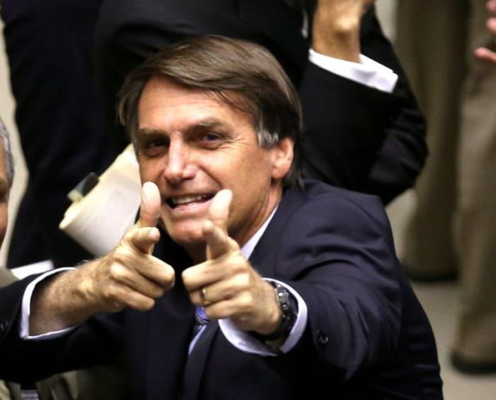 Bolsonaro divulga pesquisa de Manaus na qual aparece em 2º. lugar para presidente