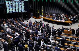 Deputados avaliam isenção de impostos às empresas que contratarem beneficiários do Bolsa Família  