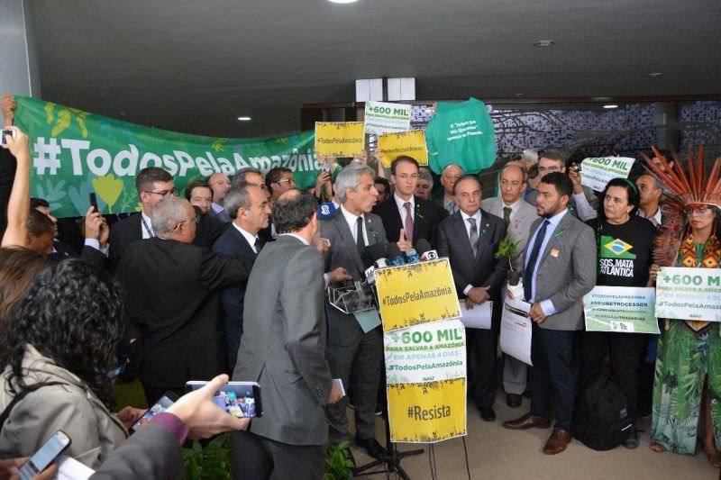 Ativistas protestam, em Brasília, contra destruição da Reserva Nacional de Cobre