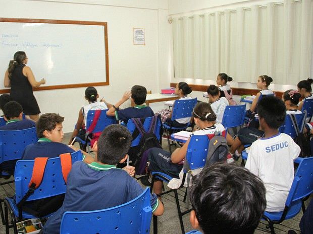 Governo vai adiantar abono salarial dos professores