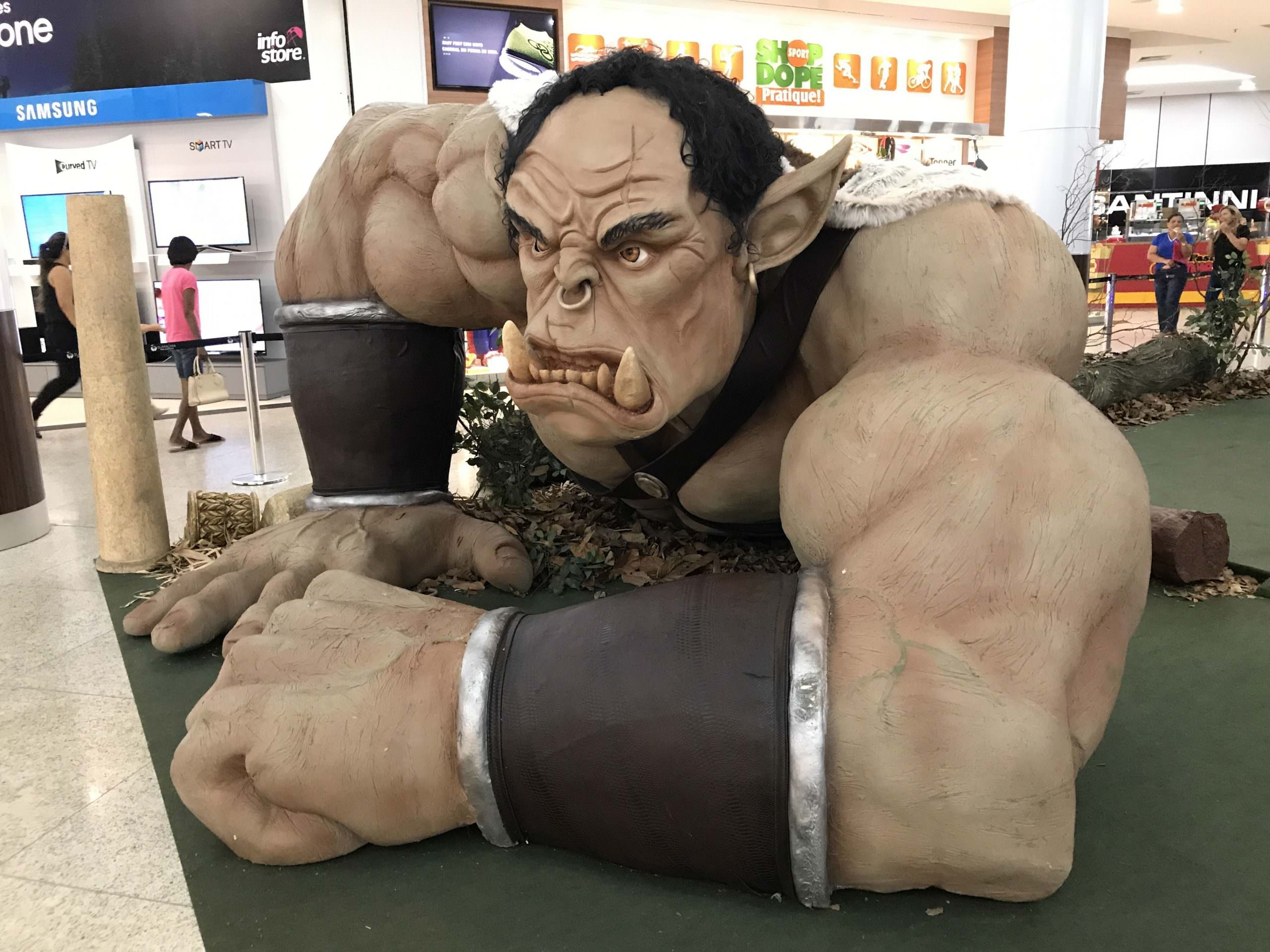 Orcs gigantes seguem em exposição no Sumaúma Park Shopping