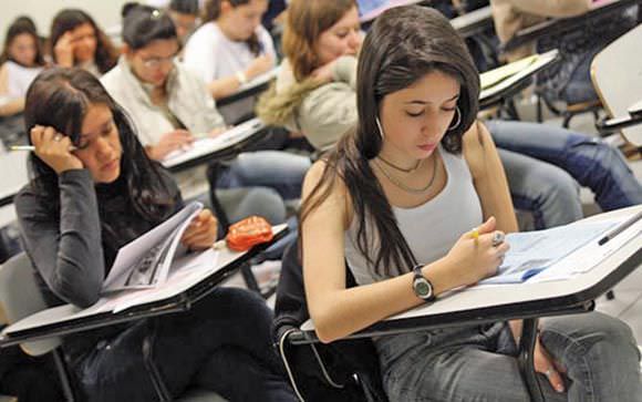 DPE-AM lança edital com 60 vagas para ensino superior e médio