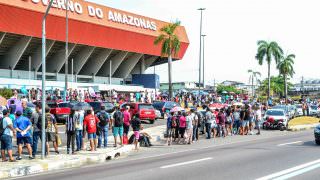População declara amor à Seleção Brasileira e buscam ingressos para treino deste sábado