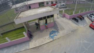 Presas tentam matar mulher que ajudou a estuprar bebê