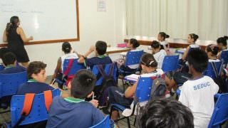 Governo vai adiantar abono salarial dos professores