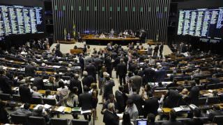 Câmara concluirá reforma política e discutirá denúncia contra Temer esta semana