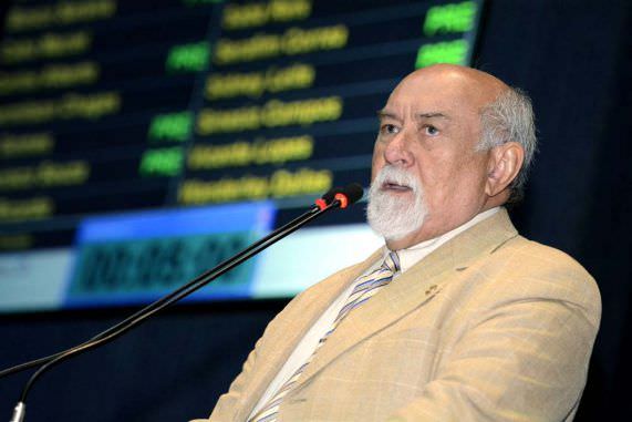 Justiça Eleitoral condena deputado 'Belão' por conduta vedada