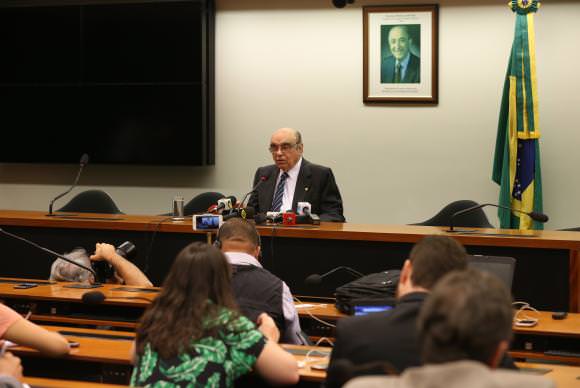 Relator mantém entrega de parecer sobre denúncia contra Temer para terça-feira