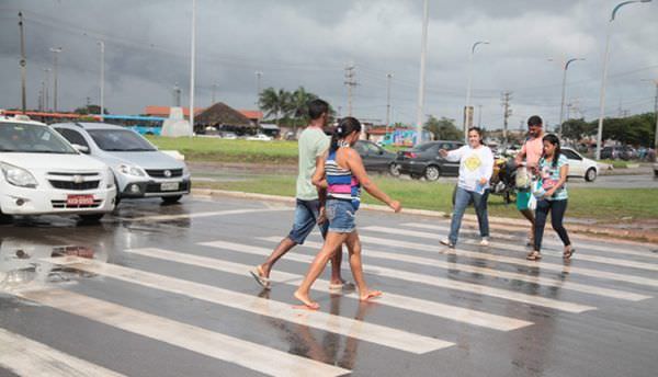 Pedestres e ciclistas poderão ser multados a partir do ano que vem