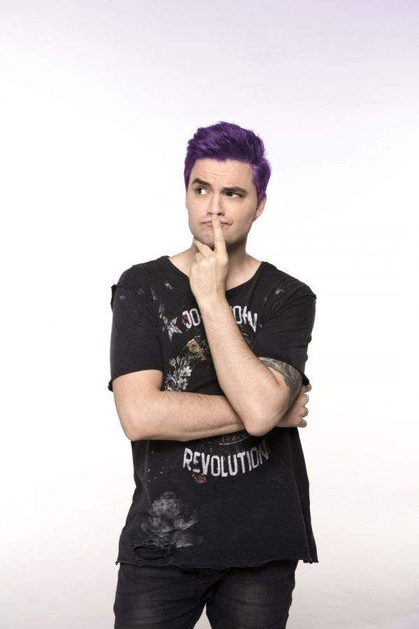 YouTuber e ator Felipe Neto anuncia passagem de turnê por Manaus