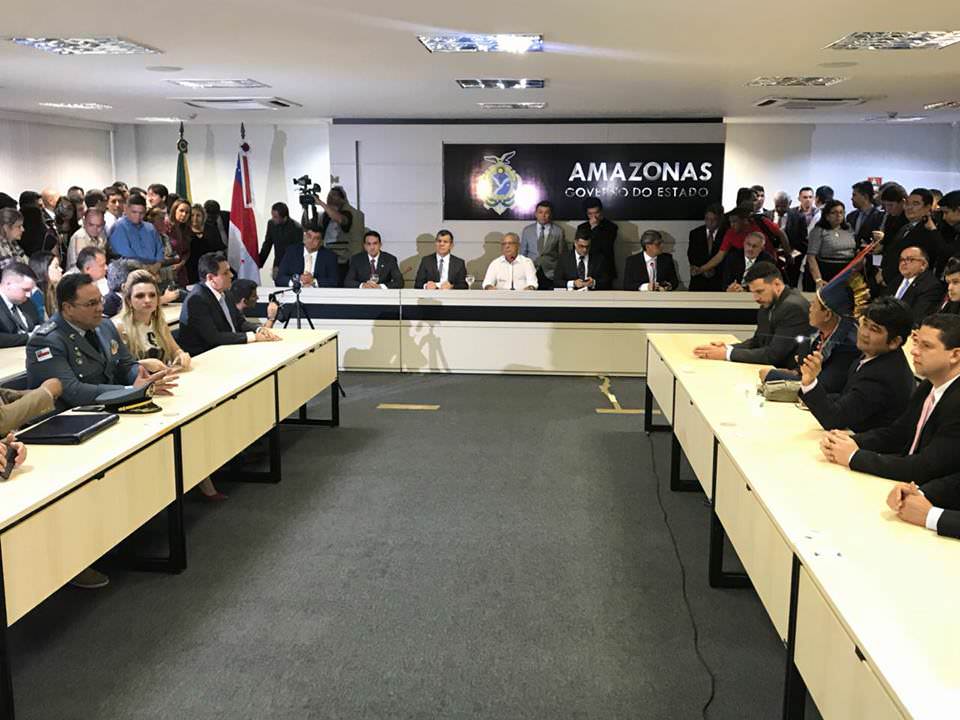 Amazonino exonera todos os secretários de David Almeida e nomeia seu time
