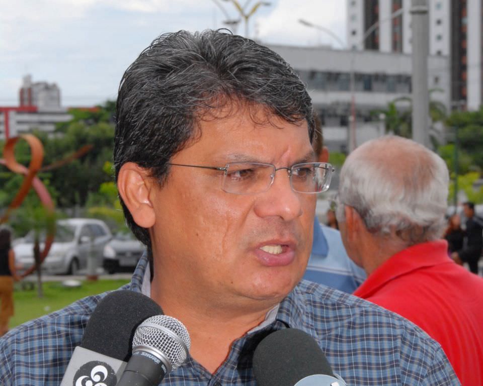 Francisco Deodato é cotado para assumir a Casa Civil do Estado
