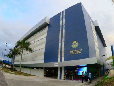 Ao contrário de Amazonino, David Almeida dá folga a servidores nesta sexta-feira