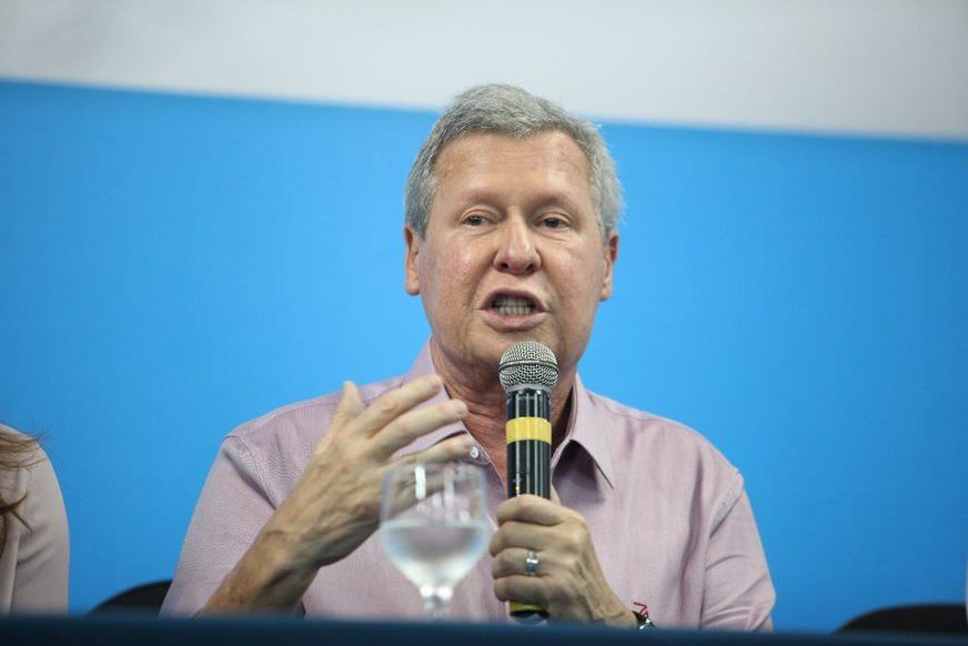 Arthur Neto cobra R$ 100 milhões de Amazonino e governo silencia