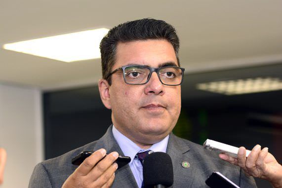 Pedido ao STF condiciona posse de Amazonino ao julgamento de ADI
