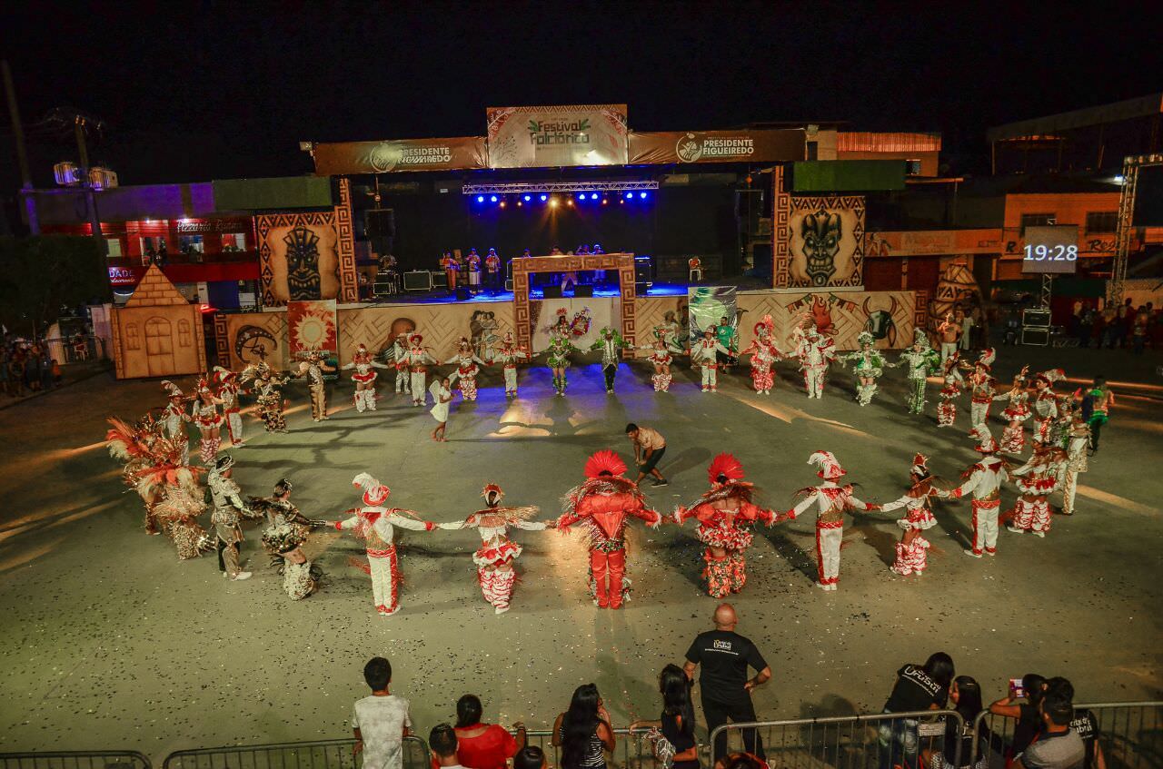 Criatividade marca segunda noite do  Festival de Presidente Figueiredo 