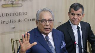 Amazonino recorre ao Tribunal de Justiça para tomar posse imediata
