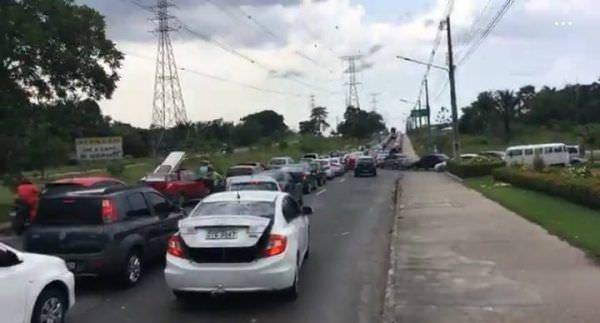Em Manaus, motoristas do Uber fazem protesto contra regulamentação da atividade