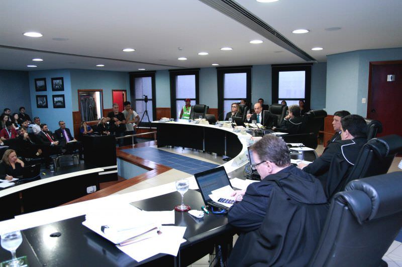 TCE decide pela demissão dos funcionários temporários da Prefeitura de Manaus