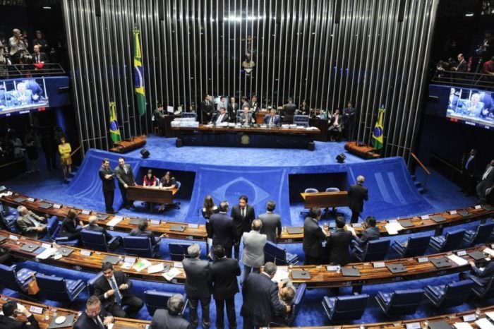 Congresso terá semana com foco em denúncia contra Temer e retorno de Aécio