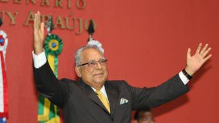 “Eu sou um escravo do povo”, diz Amazonino Mendes em discurso de posse